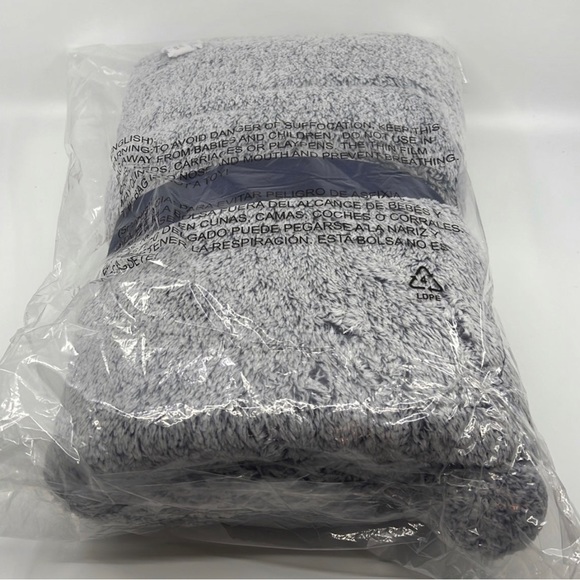 Luxury Bath Robe or Throw Blanket Super Soft Gift Wrapped in a Bow - Picture 6 of 7